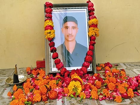 Martyr 's body funeral today